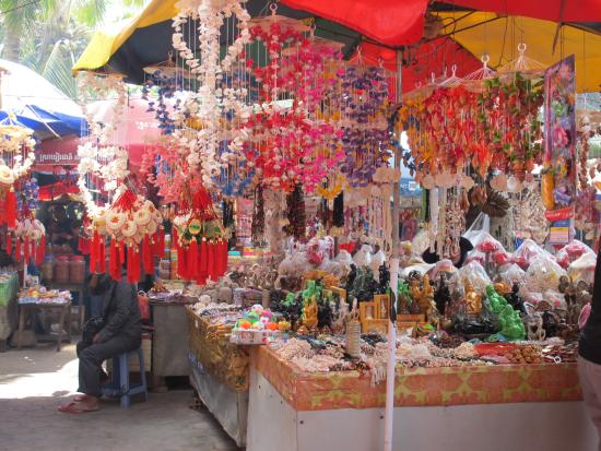 attraction-Shopping In Kep Market 3.jpg